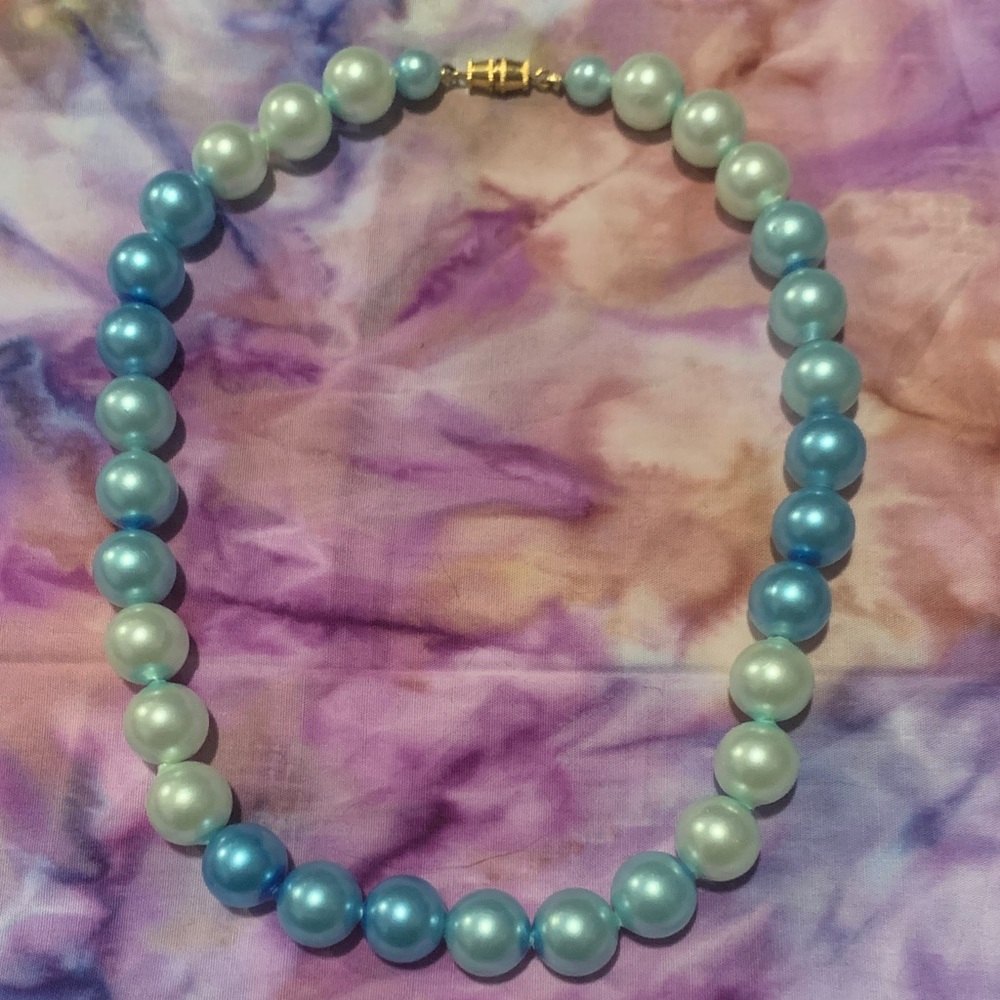 Elegant Vintage Blue Faux Pearl Necklace